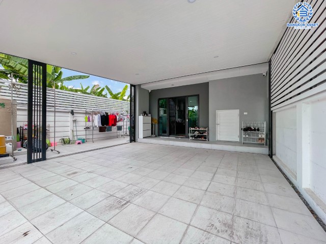 *****บ้านเดี่ยวมือสองย่านกรุงเทพฯ ม.ดิโอโซน เพชรเกษม หลังมุม เนื้อที่กว้างขวางเกือบ 32 ตร.ว.  ฟังก์ชัน 5 ห้องนอน 3 ห้องน้ำ ที่จอดรถ 2 คัน ฟรี! เครื่องปรับอากาศ 4 เครื่อง! โครงการตั้งบนทำเลแห่งการเดินทาง ใกล้รถไฟฟ้าสายสีน้ำเงิน "สถานีหลักสอง"